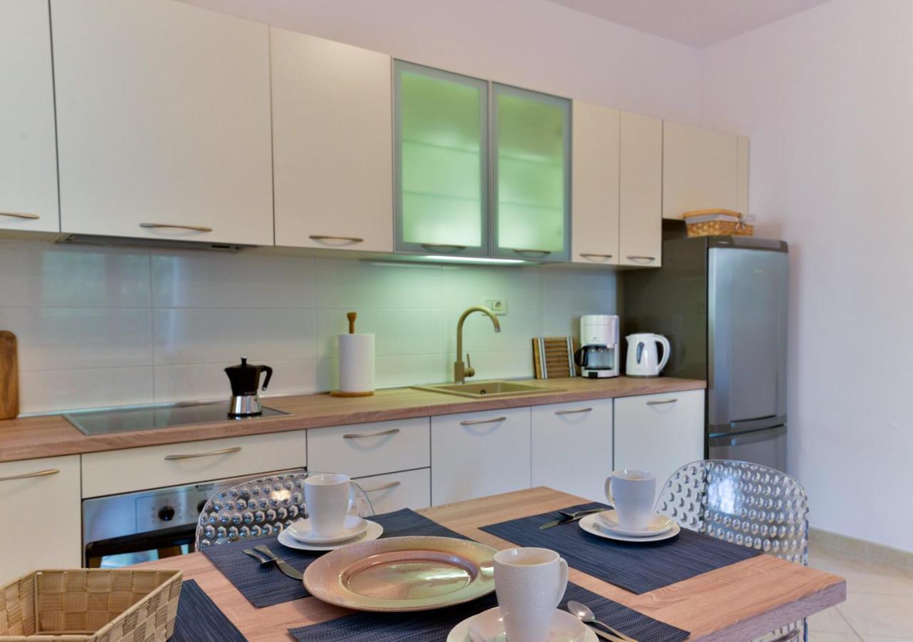 Apartments Leona Umag Exterior photo
